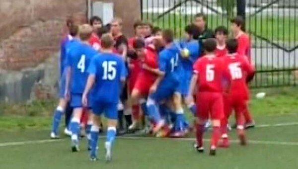 Футболистов юношеской команды Ростов избили прямо во время матча