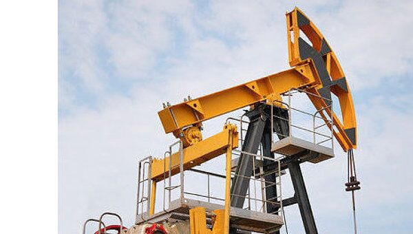 Нефть дешевеет на новостях о росте запасов в США