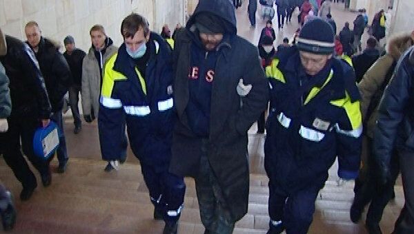 Социальный патруль ищет бездомных в метро, чтобы их спасти 