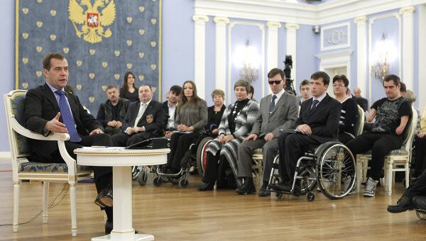 Президент РФ Д.Медведев встретился с инвалидами