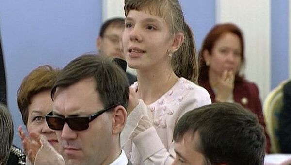 Девочка-инвалид в стихах рассказала Медведеву о своей жизни