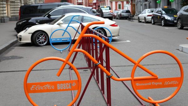 В Столешниковом переулке в Москве появилась новая велопарковка