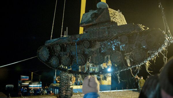 Подъем танка КВ-1 со дна Невы