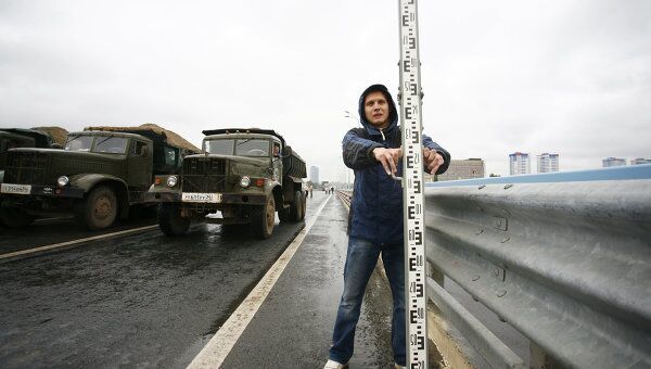 Повторное техиспытание качающегося моста в Волгограде