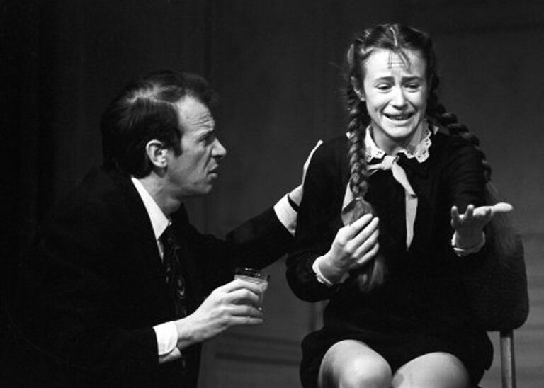 Актриса Марина Неелова в сцене из спектакля Четыре капли