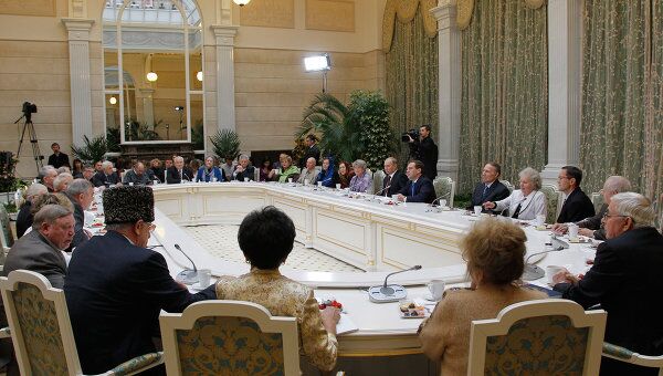 Встреча Д.Медведева и В.Путина с пенсионерами и ветеранами в Кремле