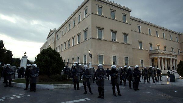 Полиция дежурит у здания греческого Парламента