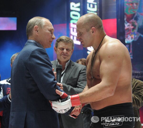 Премьер-министр РФ В.Путин присутствовал на бое Ф.Емельяненко с Д.Монсоном