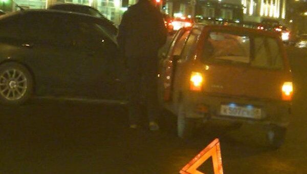 Ока и Lexus столкнулись на Болотной улице в Москве