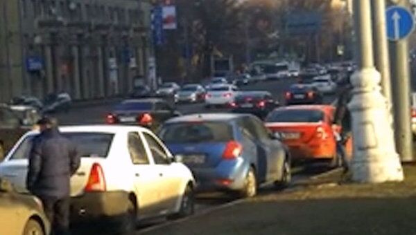 Шесть иномарок попали в ДТП на Ленинском проспекте в Москве