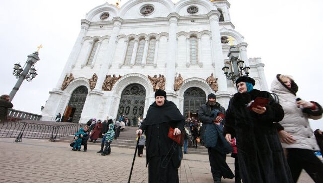 У Храма Христа Спасителя