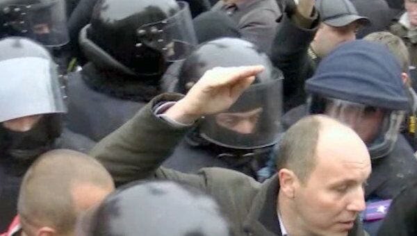 Спецназ взял в кольцо депутатов, решивших поставить палатку на Майдане   
