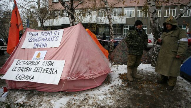 Чернобыльцы в Донецке грозят самосожжением в случае разгона их акции