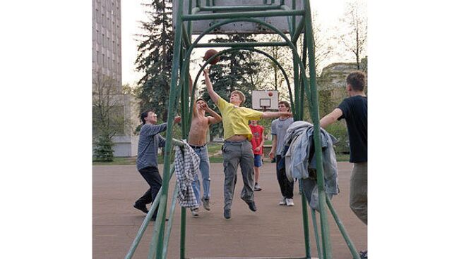 Спортивная площадка в Москве. Архив