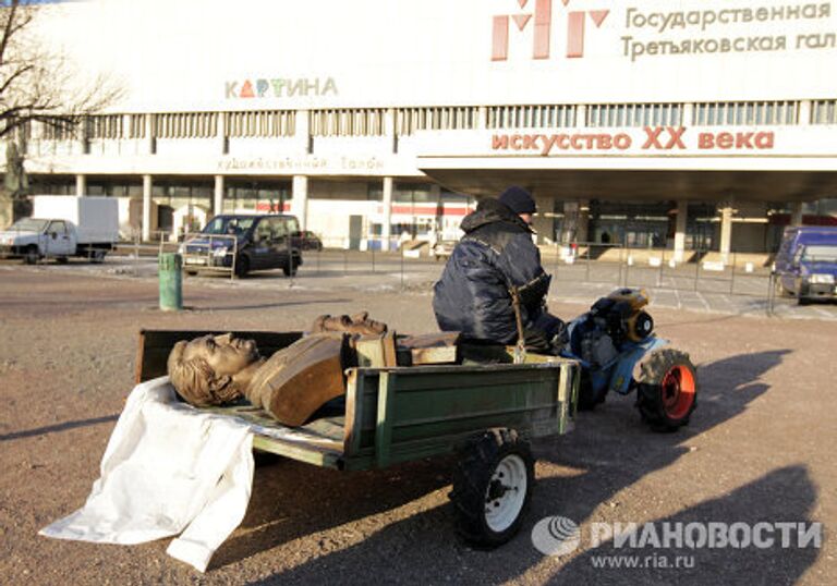 Демонтаж незаконно установленных объектов в парке Музеон