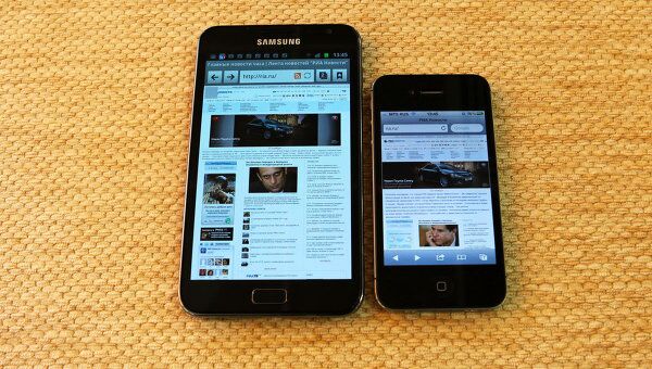 Сматрфон iPhone 4 S и смартфон Samsung Galaxy Note 