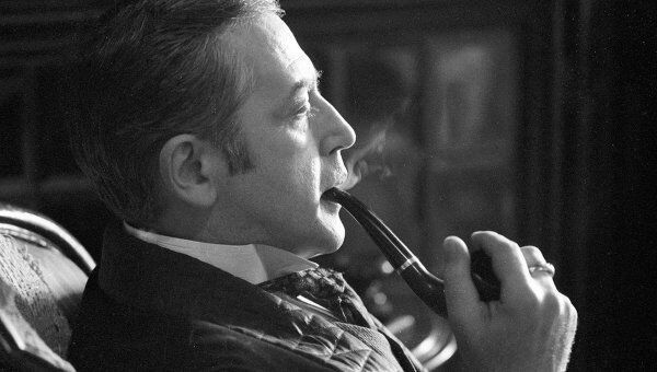 Муляж трубки Шерлока Холмса украли с выставки на Ленфильме