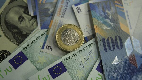 Венгерские форинты, евро, доллары, швейцарские франки 