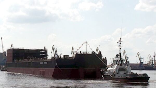 Головной энергоблок плавучей АЭС Академик Ломоносов спущен на воду. Архивное фото