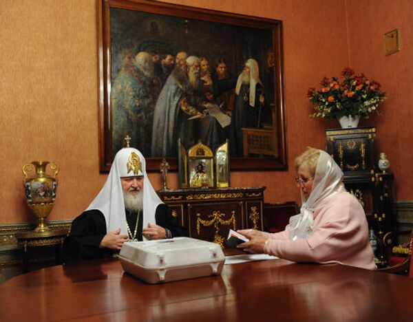 Патриарх Кирилл принимает участие в выборах депутатов в Госдуму