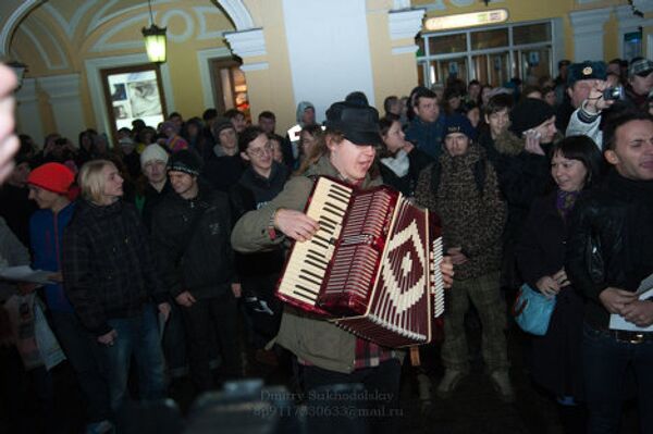 Акции протеста у Гостиного двора в Петербурге