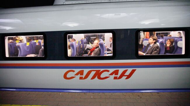 Сапсан отправился в первый регулярный рейс из Москвы в Санкт-Петербург