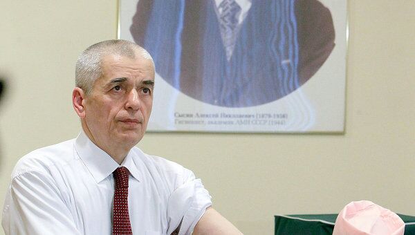 Вакцинация главы Роспотребнадзора Геннадия Онищенко. Архив