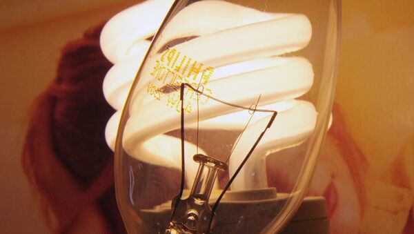 Энергосберегающие лампочки. Архивное фото