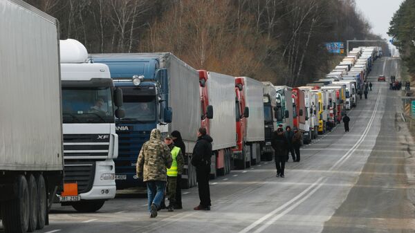 Очереди из грузовиков перед таможней в Польше