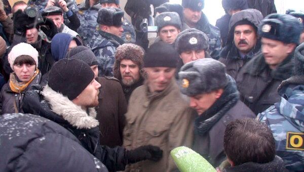 Полиция задержала участников несанкционированной акции в Петербурге
