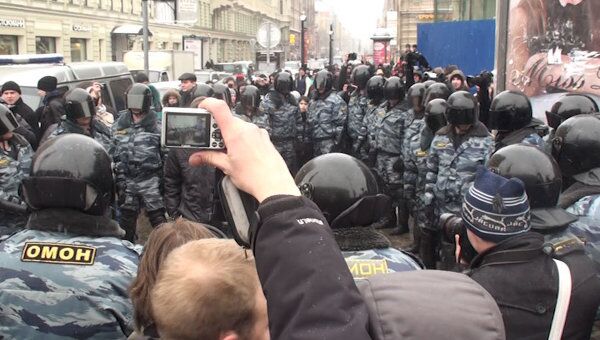 Полиция не пустила непослушных митингующих на Невский проспект. Архив