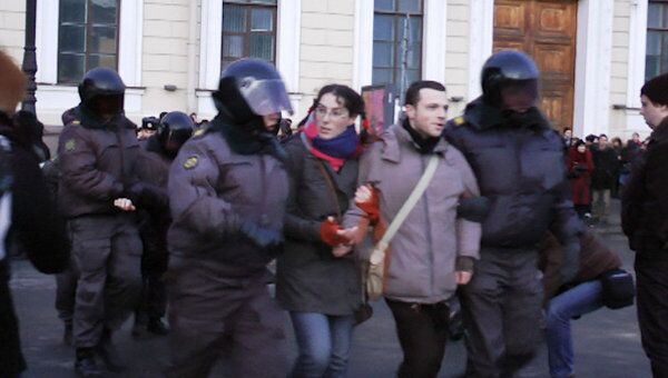 Чистый____Полицейские задержали участников несанкционированной акции в Петербурге
