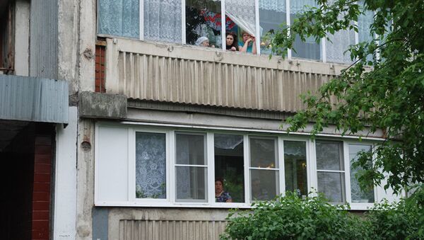 Мужчина выпал из окна жилого дома на юго-востоке Москвы