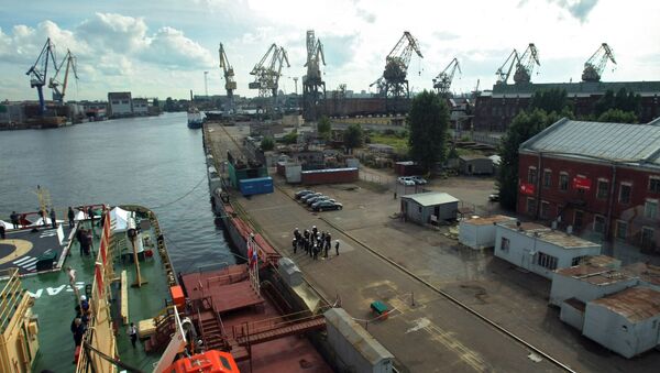 Вид на верфи судостроительного предприятия ОАО Балтийский завод. Архивное фото