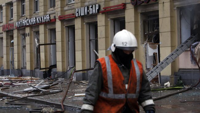 Взрыв газового баллона в ресторане Харбин в Санкт-Петербурге. Архив