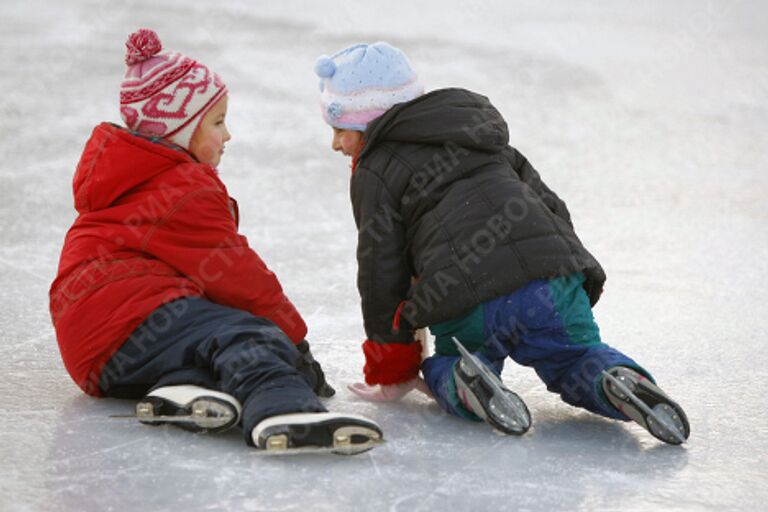 На ледовом катке в Измайловском парке