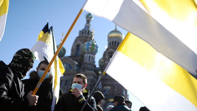 Митинг оппозиции на Конюшенной площади в Санкт-Петербурге.