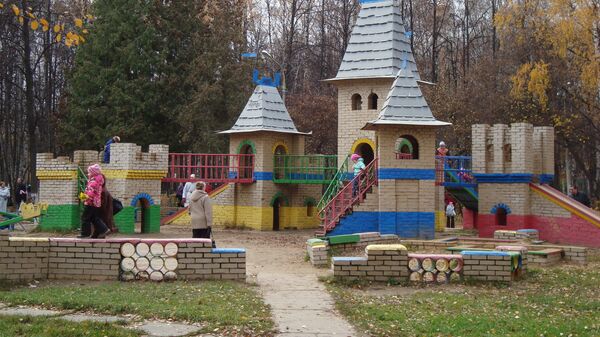 Детская площадка в центральном городском парке в Королеве