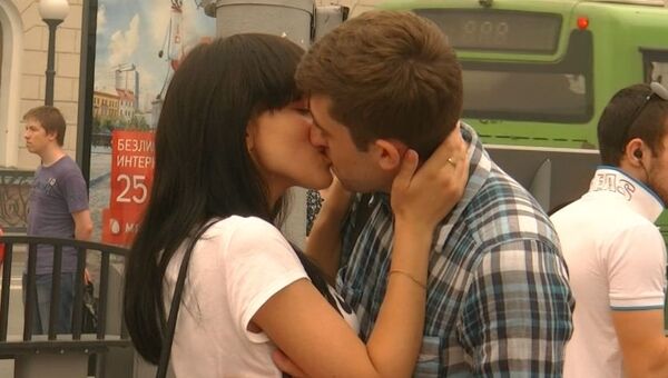 Около 40 влюбленных томичей целовались в рамках всероссийской акции
