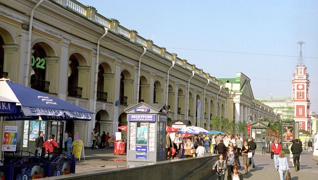 Гостиный двор на Невском проспекте. Архив 