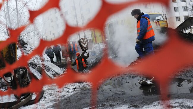 Аварийные службы ликвидируют последствия прорыва тепломагистрали в Петербурге. Архив