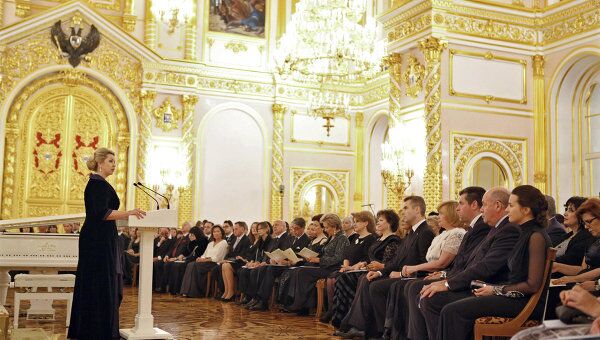 Супруга президента РФ С.Медведева с гостями на заключительном вечере фестиваля Восходящие звезды в Кремле