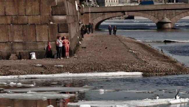 Жители Петербурга дождались весны. Архив