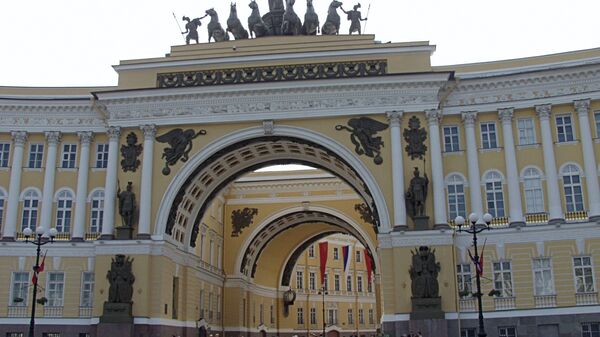 Арка Главного штаба на Дворцовой площади в Санкт-Петербурге