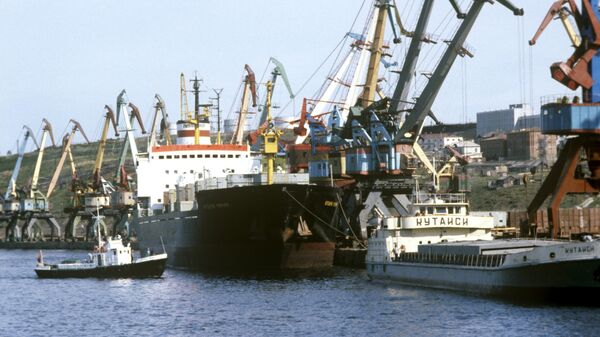 Причал морского порта Большой порт Санкт-Петербург. Архивное фото