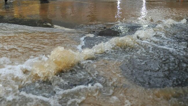 Прорыв водопровода. Архив