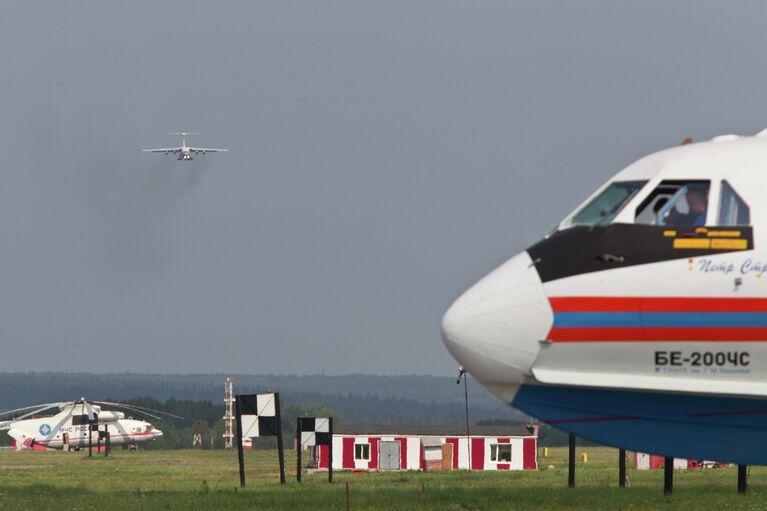 Бе-200 в томском аэропорту