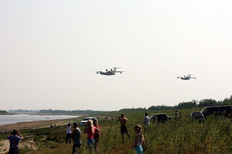 Бе-200 тушит пожары в Александровском районе