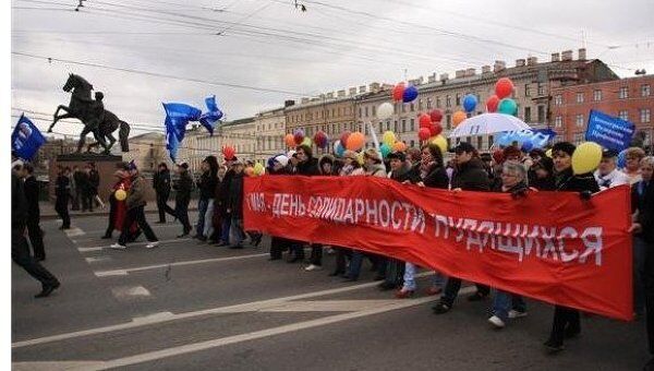 Первомайская демонстрация в Петербурге. Архив