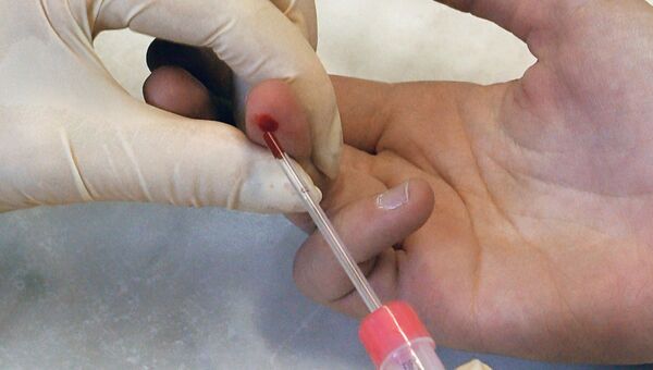 рука кровь перчатки анализ крови анализ крови